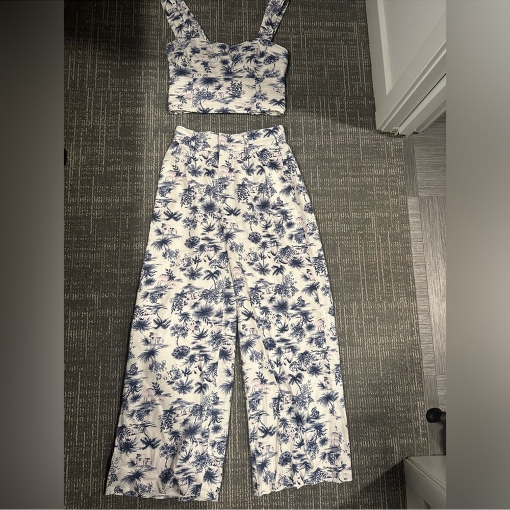Abercrombie Linen Set